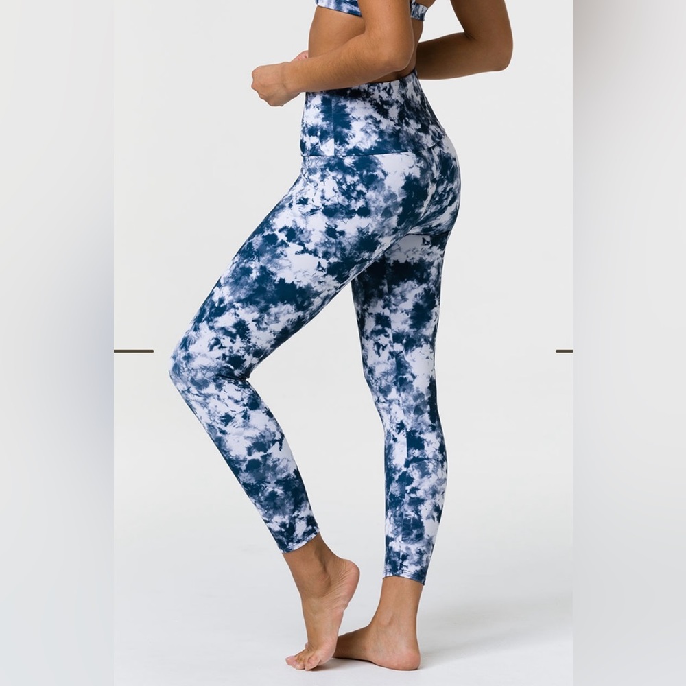 Onzie Small Tie-dyed Leggings. 💙⚡️
